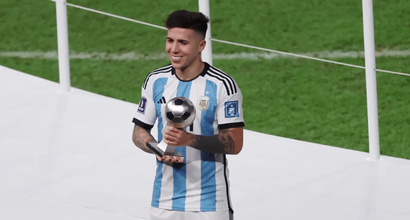 Enzo Fernandez : « j’espère que je jouerai pour Barcelone » Enzo Fernandez veut jouer pour Barcelone