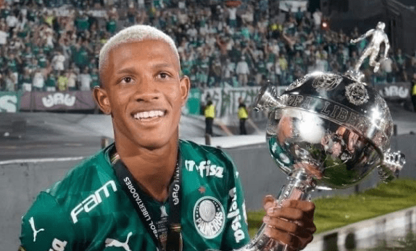 Barcelone, le plan pour s’offrir Danilo de Palmeiras Barcelone veut s'offrir Danilo de Betis