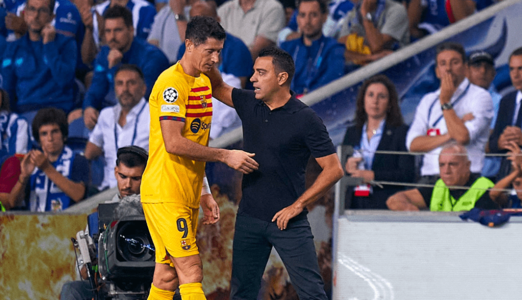 Xavi tacle Lewandowski avec une punchline légendaire Lewandowski critiqué à la pause contre Almeria