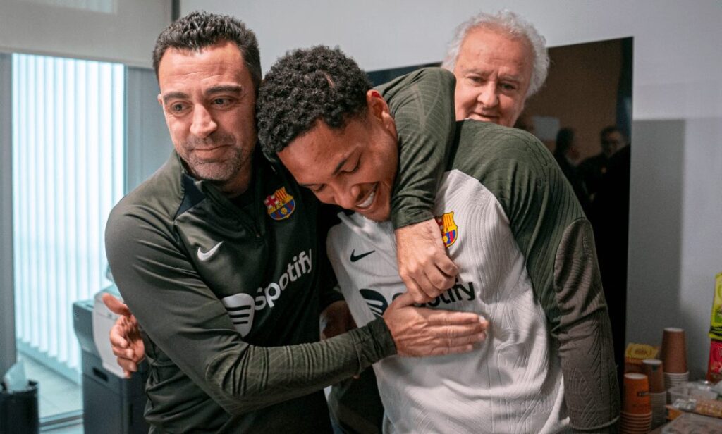 Xavi jette à la porte Vitor Roque