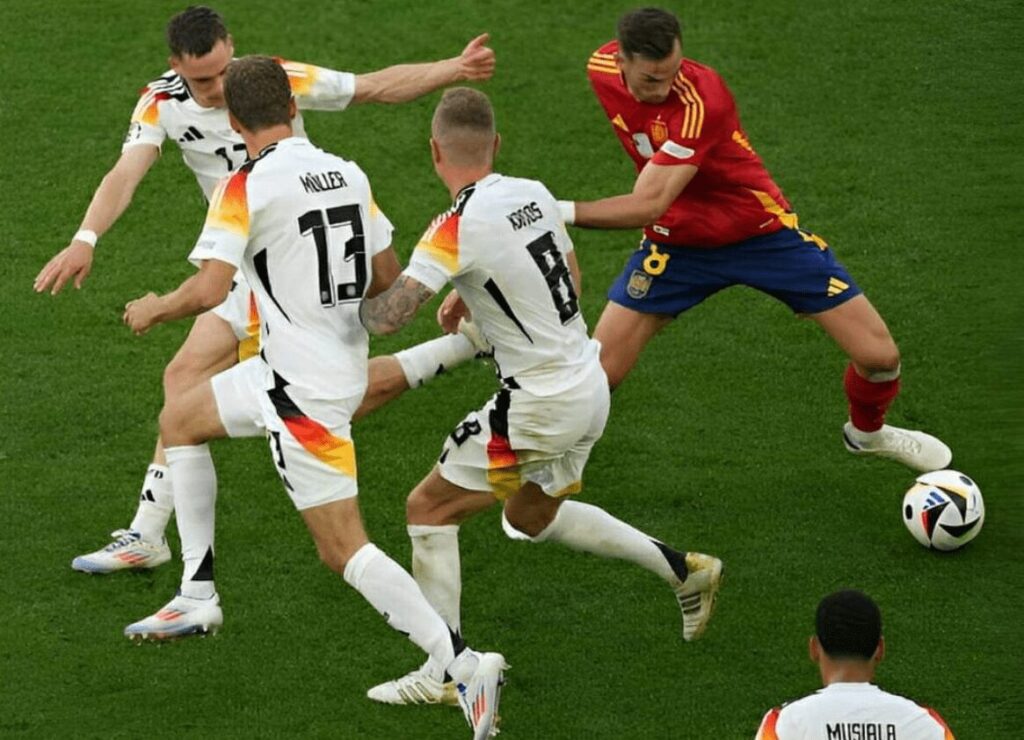 PSG-Barça : Un Échange XXL Impliquant Fabian Ruiz Le PSG veut mettre Fabian Ruiz dans le transfert de Frenkie de Jong