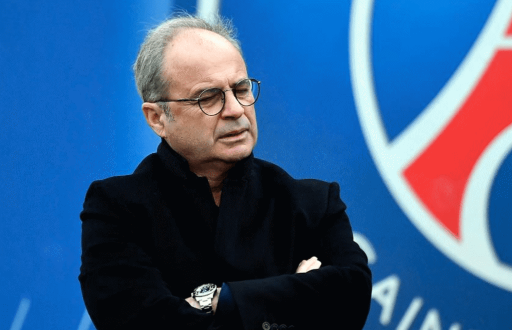 PSG : Avant Nico Williams, Campos finalise un sacré transfert à 52M€ ! PSG: Paris travaille sur le dossier Jadon Sancho