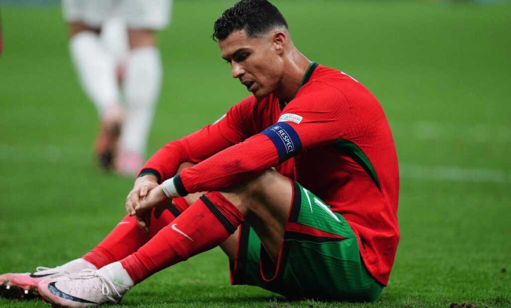 Cristiano Ronaldo : Le crépuscule d’une Légende Ronaldo, Légende Éternelle : L'Adieu d'un Titan du Football