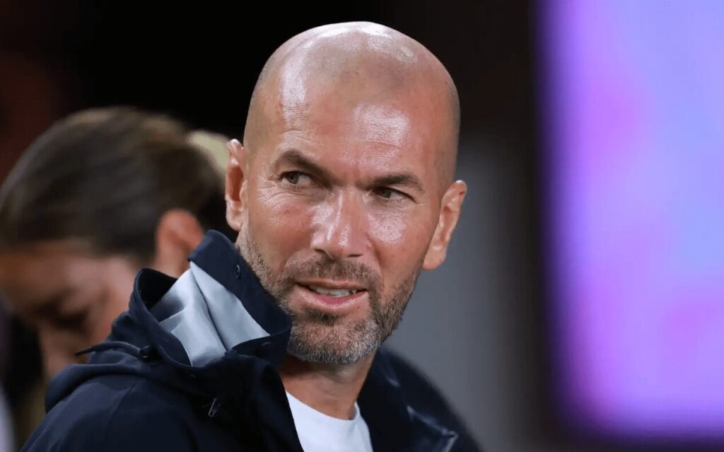 Zidane impressionné : « Messi et Ronaldo sont incroyables, mais ce joueur a captivé mon cœur » Zidane : « Au-delà de Messi et Ronaldo, ce joueur est celui qui m’a émerveillé »