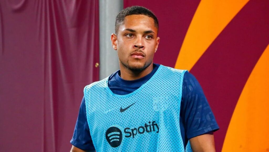 Barcelone rejette la première offre d'Everton pour Vitor Roque