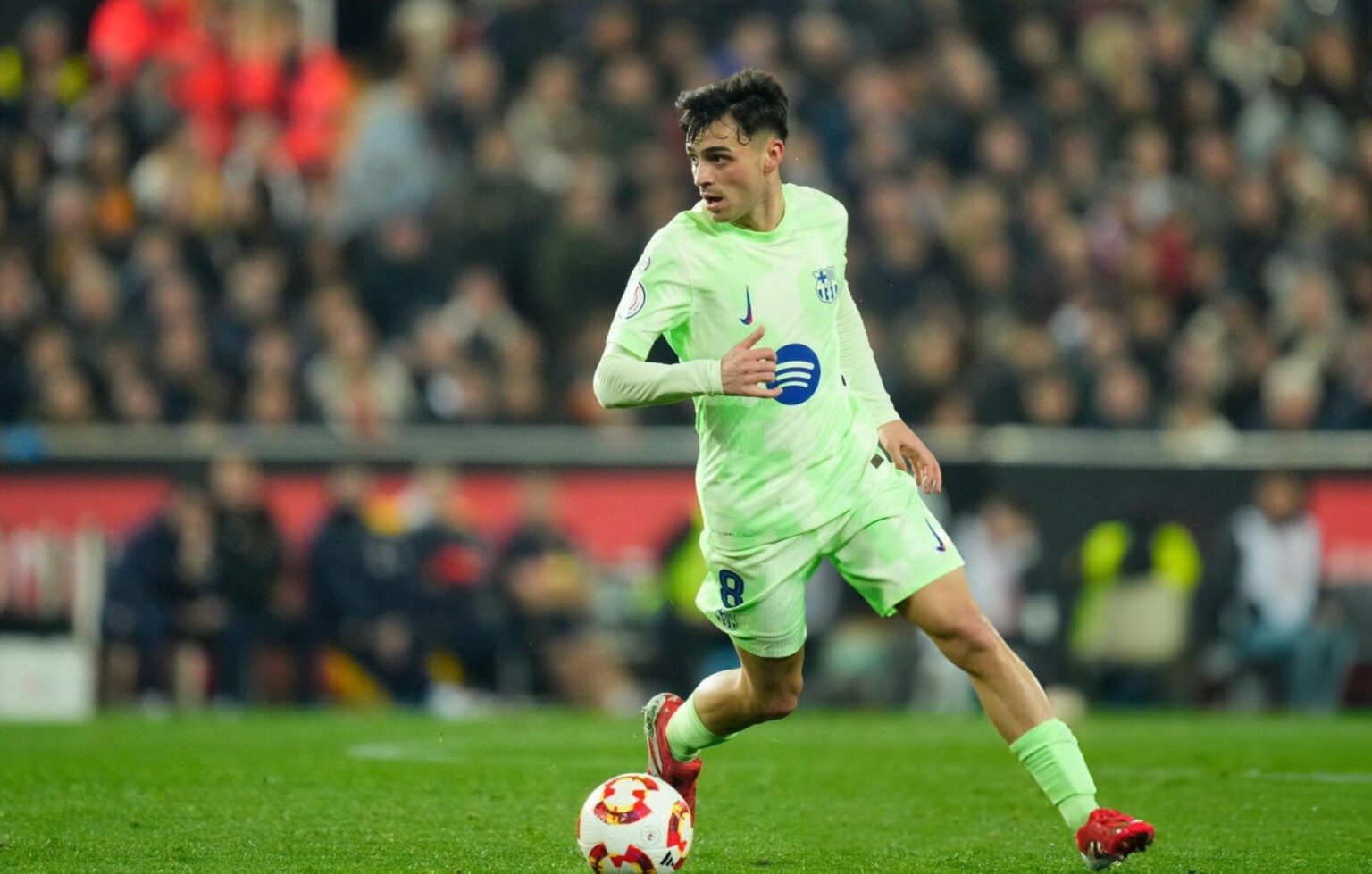 Pedri éblouit l’Europe : Le joyau du Barça en route vers la gloire
