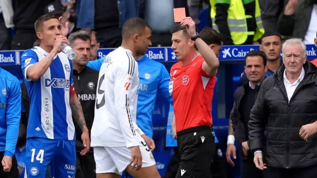 Mbappé évite le pire après son carton rouge et sa blessure